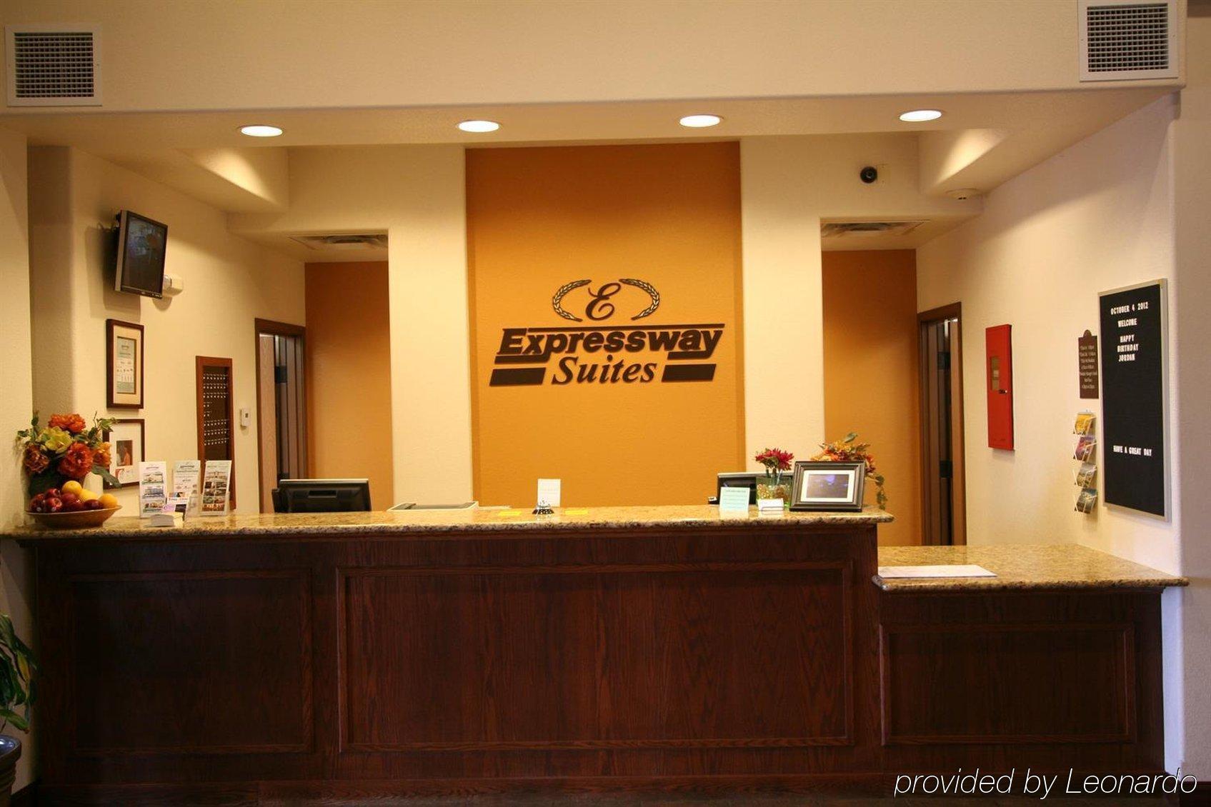 Expressway Suites Фарго Интерьер фото
