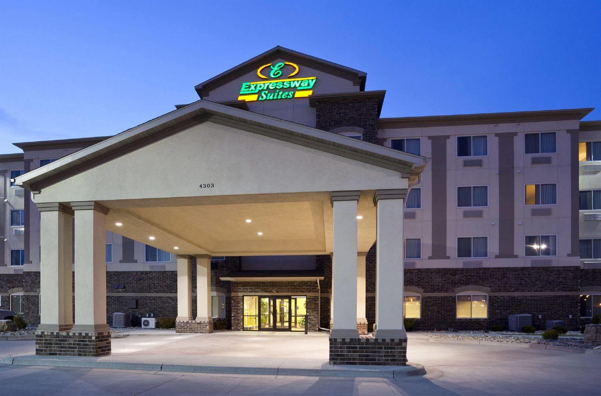 Expressway Suites Фарго Экстерьер фото