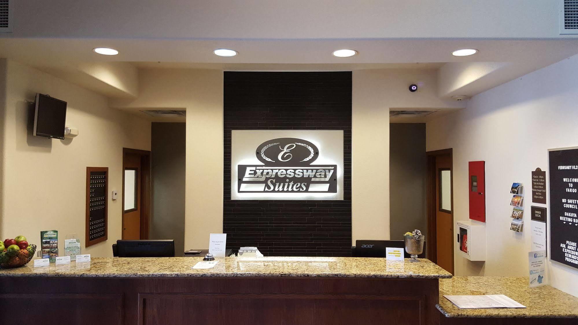 Expressway Suites Фарго Экстерьер фото